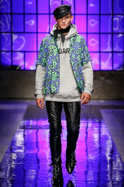 Look 39